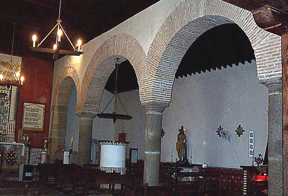 Ermita del Cristo, interior columnas