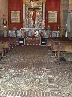 Ermita del Cristo, interior suelo