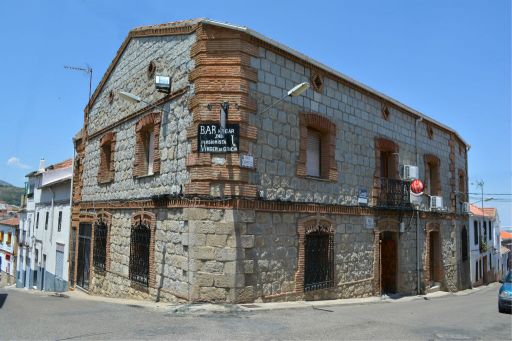 Edificio con arquitectura popular