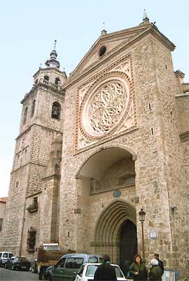 Colegiata Santa María la Mayor, fachada (b)