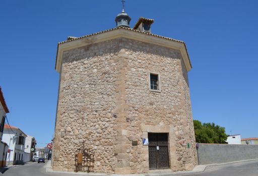 Biblioteca municipal y ermita de la Vera Cruz