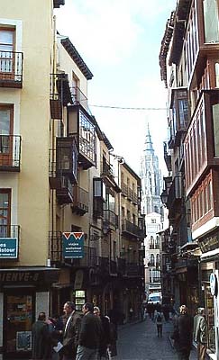 Calle Comercio, catedral al fondo