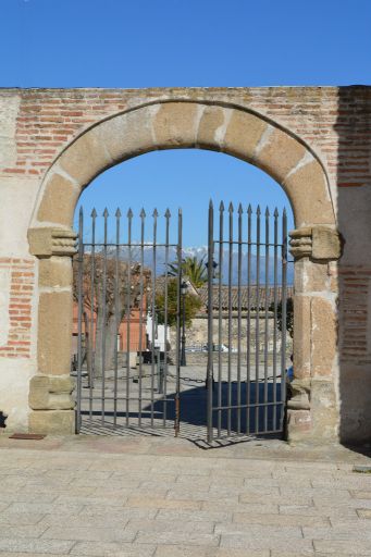 Ayuntamiento y Antiguo Hospital del Pobre, puerta