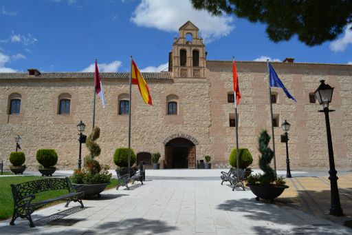 Ayuntamiento y Palacio de Don Pedro I, fachada