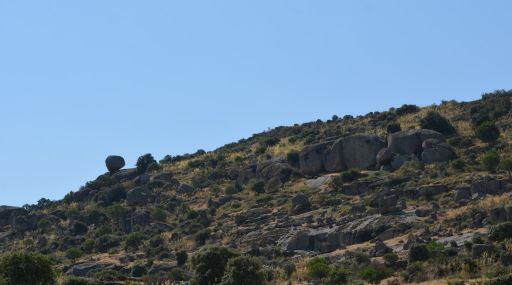 Piedra del Hilo y cuevas prehistóricas