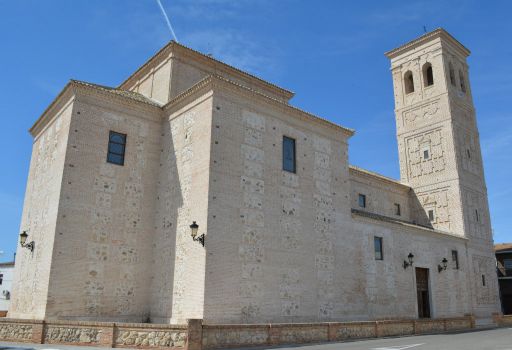 Iglesia parroquial de Santa Leocadia, exterior