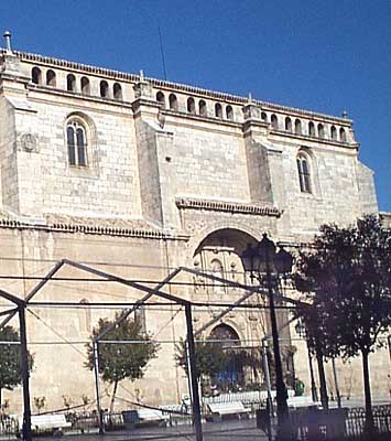 Iglesia parroquial de San Benito Abad, lateral