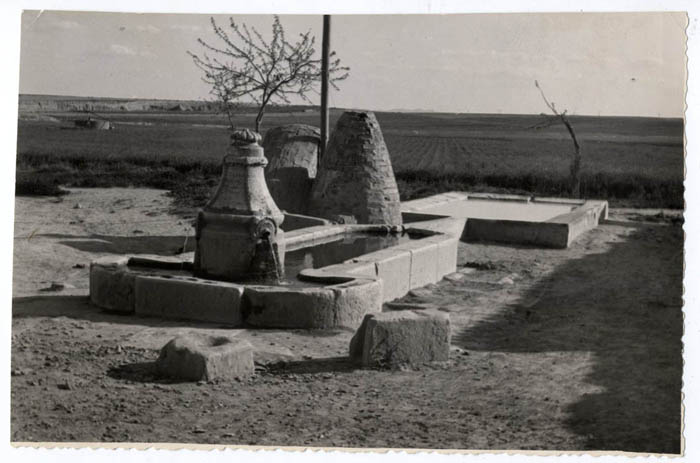 Cobeja. Fuente pública. 1958 (P-136)