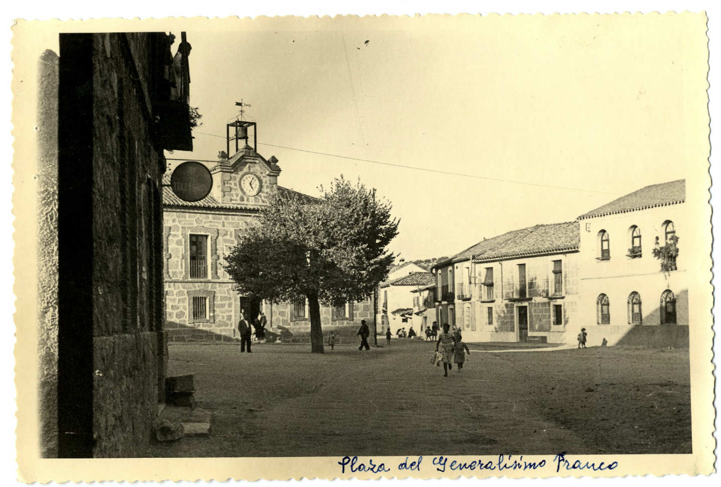 Cervera de los Montes. Plaza Generalísimo Franco.1958 (P-131