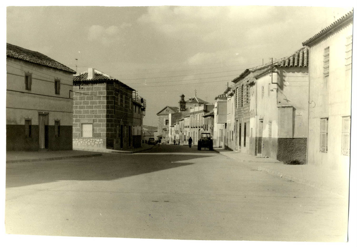 Consuegra. Calle Padre Gabriel pavimentada. 1973 (P-141)