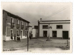 El Casar de Escalona. Plaza de José Antonio. 1958 (P-267)