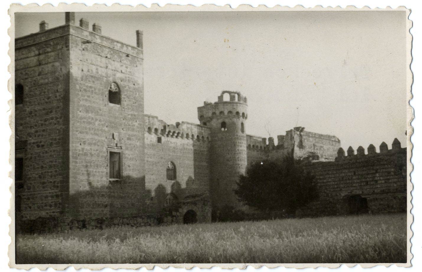 Escalona. Vista parcial del castillo. 1959 (P-281)