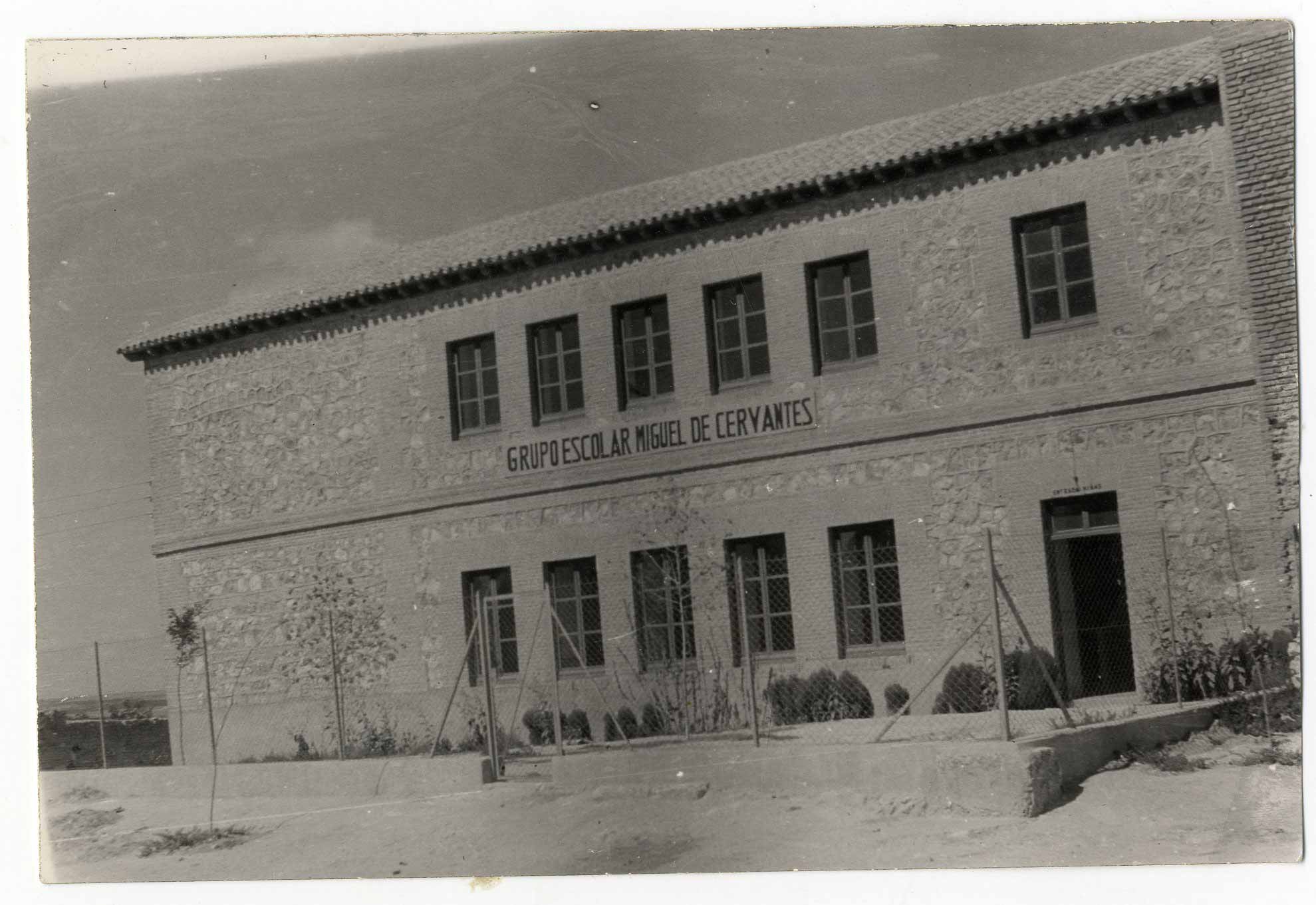 Esquivias. Escuelas Miguel de Cervantes. 1956 (P-293)