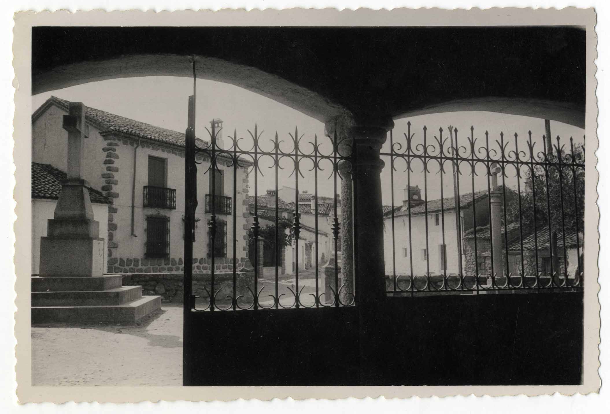 Herreruela de Oropesa. Vista calle Iglesia. 1959 (P-330)