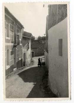 Hinojosa de San Vicente. Calle Felipe Escobedo 1959 (P-331)