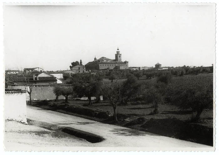 La Calzada de Oropesa. Panorámica e iglesia. 1958 (P-65)