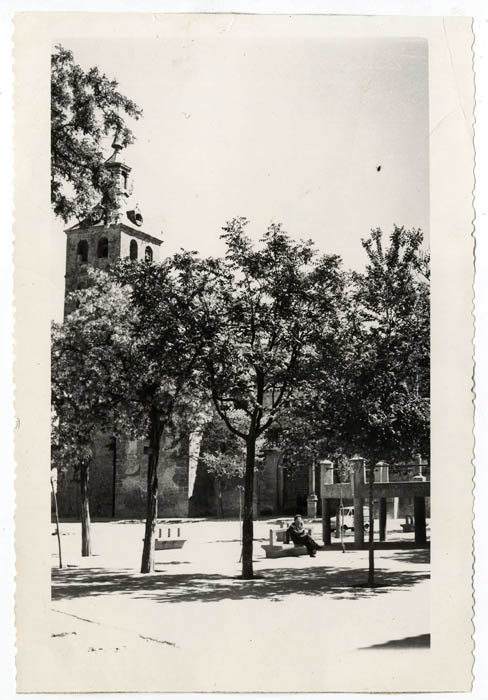 Lillo. Vista parcial de la plaza del Caudillo. 1959 (P-434)
