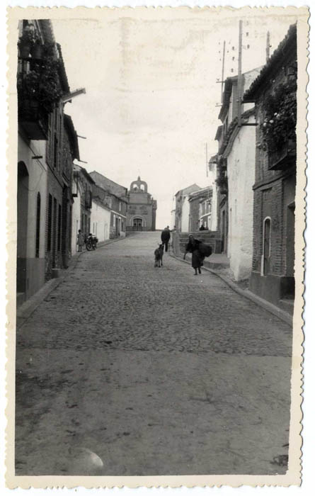 Los Navalucillos. Calle de las Saleras y ermita.1959 (P-465)