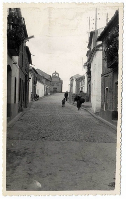 Los Navalucillos. Calle de las Saleras y ermita.1959 (P-465)