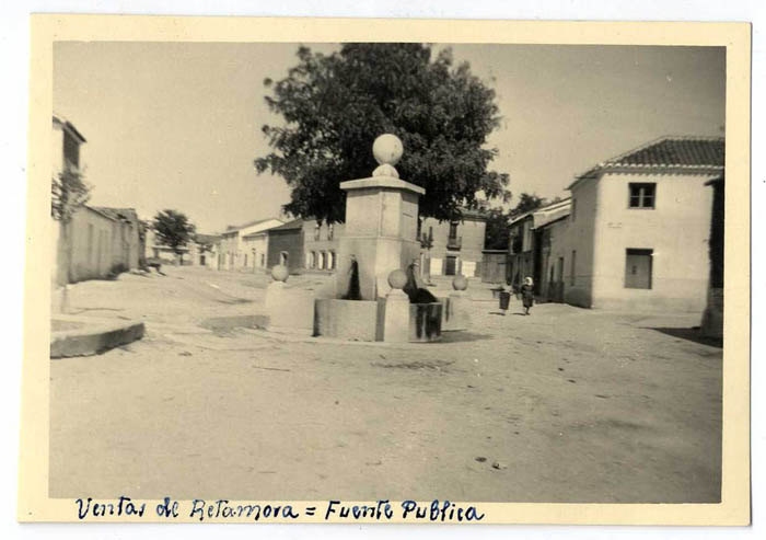 Las Ventas de Retamosa. Fuente púiblica. 1960 (P-1511)