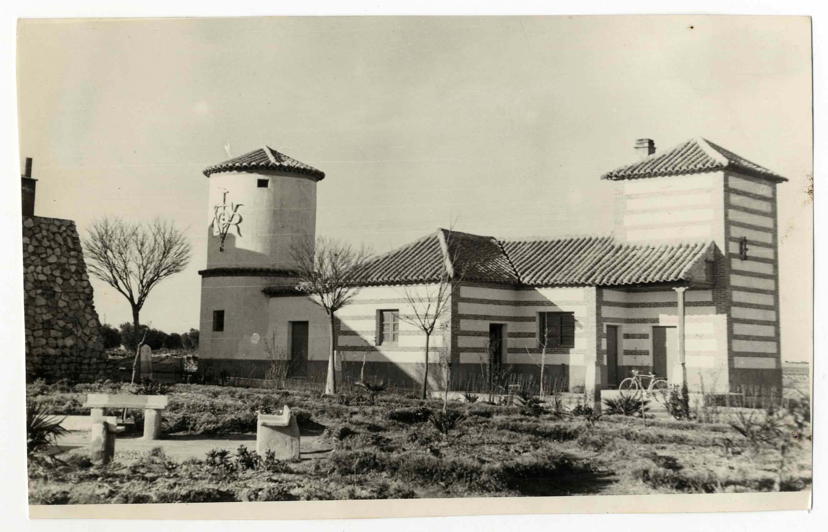 La Puebla de Almoradiel. Casa y depósito. 1961 (P-361)