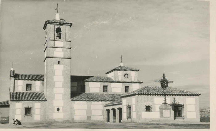 Malpica de Tajo. Iglesia San Pedro Apóstol. 1959 (P-2670)