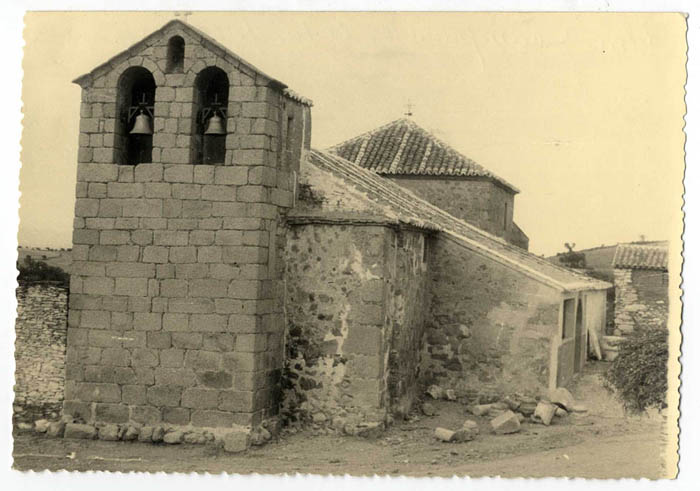 Navalmoralejo. Iglesia  de San Pedro Apóstol.1959 (P-586)