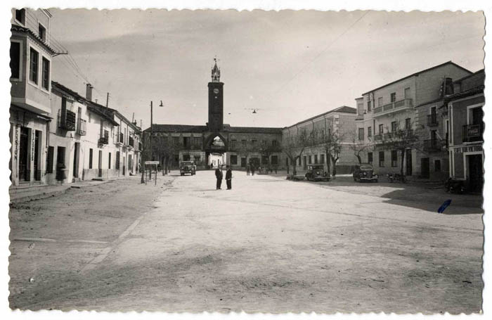 Oropesa. Plaza de España. 1960 (P-713)