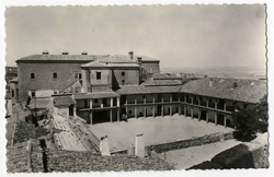 Oropesa. Patio del Parador de Turismo. 1964 (P-705)