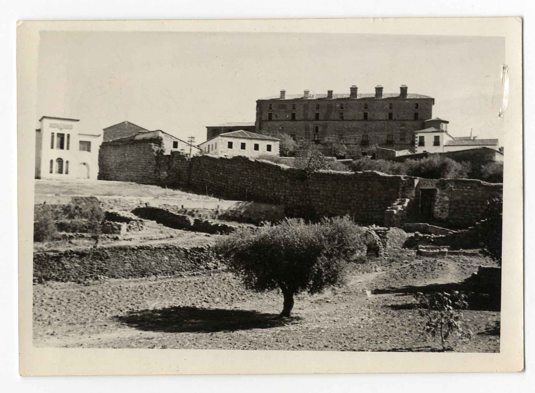 Oropesa. Restos muralla norte y palacio. 1960 (P-711)