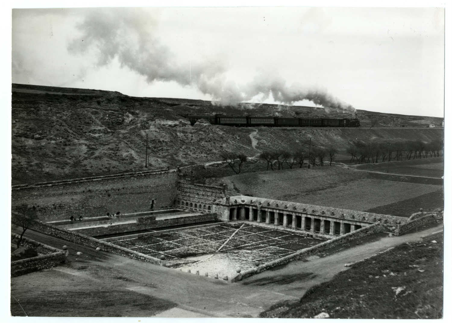 Ocaña. Vista general de la Fuente Grande. 1966 (P-2602)