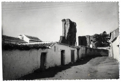 Polán. Castillo desde la calle del Castillo. 1963 (P-736)