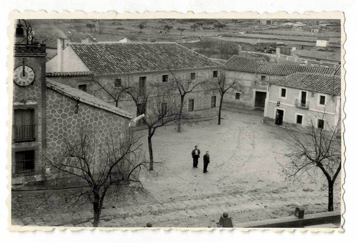 Santa Ana de Pusa. Plaza del Caudillo. 1960 (P-804)