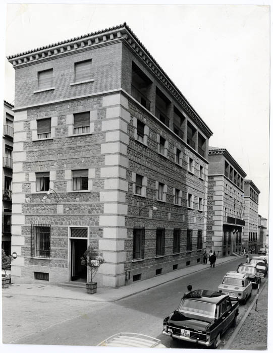 Toledo. Casa sindical. Hacia 1970 (P-999)