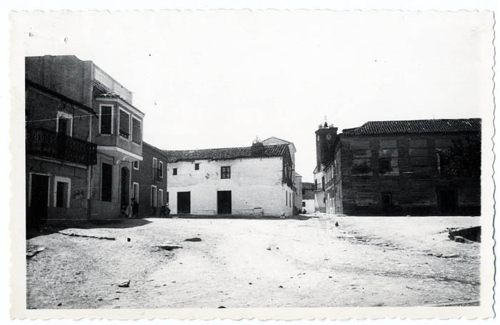 Torralba de Oropesa. Plaza Don Pedro González. 1960 (P-1396)