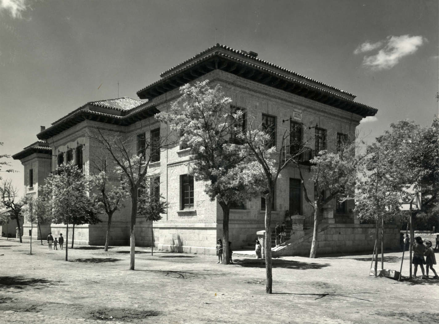 Tembleque. Escuelas Antonia González. 1969 (F-072)