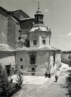 Tembleque. Ermita del Rosario junto a iglesia.1969 (F-073)