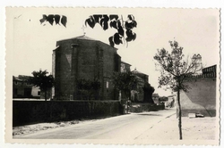 Torralba de Oropesa. Iglesia desde carretera. 1960 (P-1400)