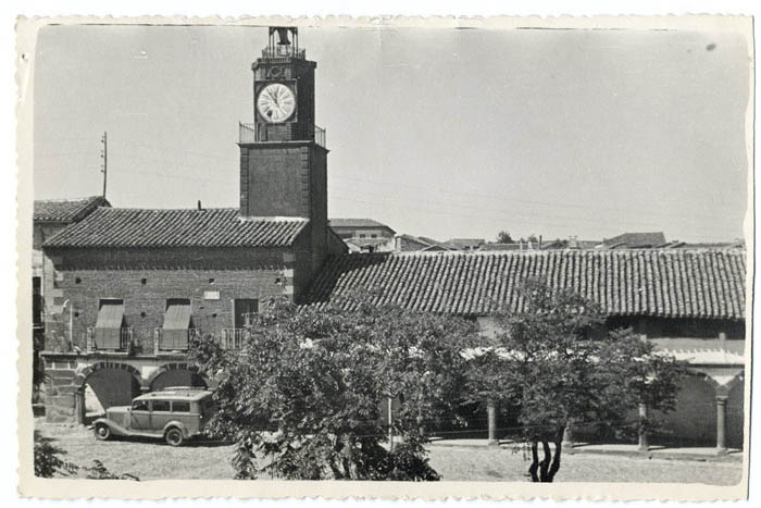 Valdeverdeja. Plaza del Ayuntamiento. 1960 (P-1438)
