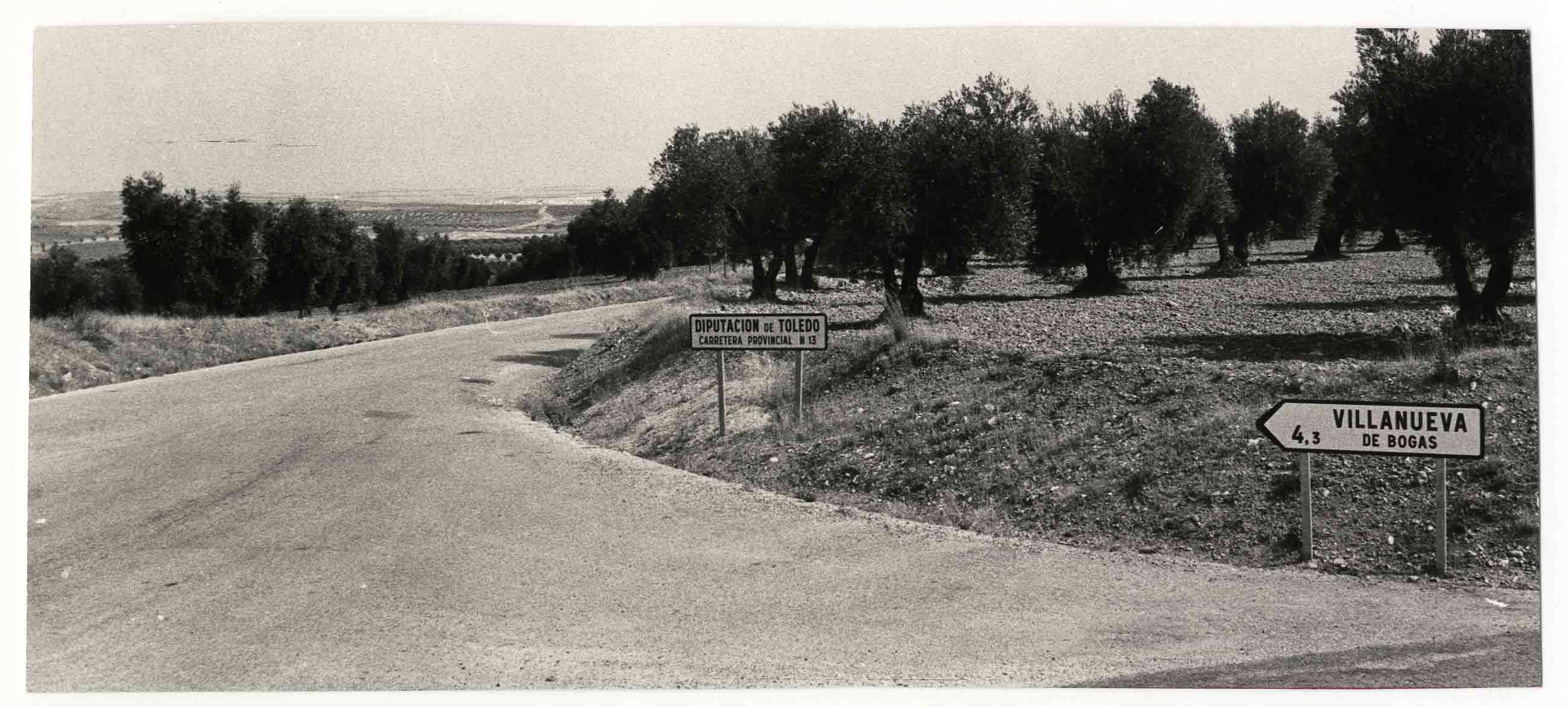 Villanueva de Bogas. Carretera provincial. 1972 (P-1497)