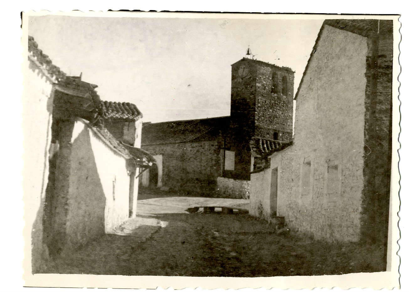 El Campillo de la Jara.Calle General Mola-iglesia.1958. P-81