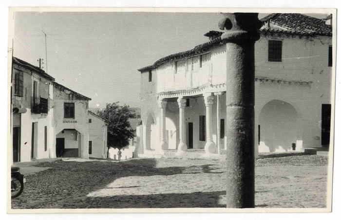 El Puente del Arzobispo. Calle Pedro Tenorio. 1965 (P-244)