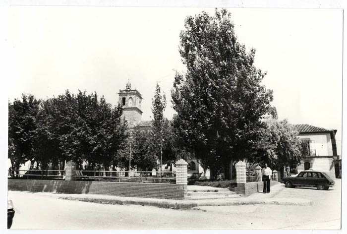 La Puebla de Almoradiel. Plaza Constitución. 1979. (P-364)