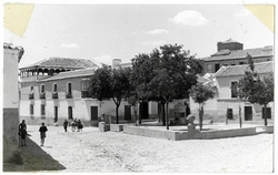 La Puebla de Montalbán. Plaza de la Glorieta. 1960. (P-392)