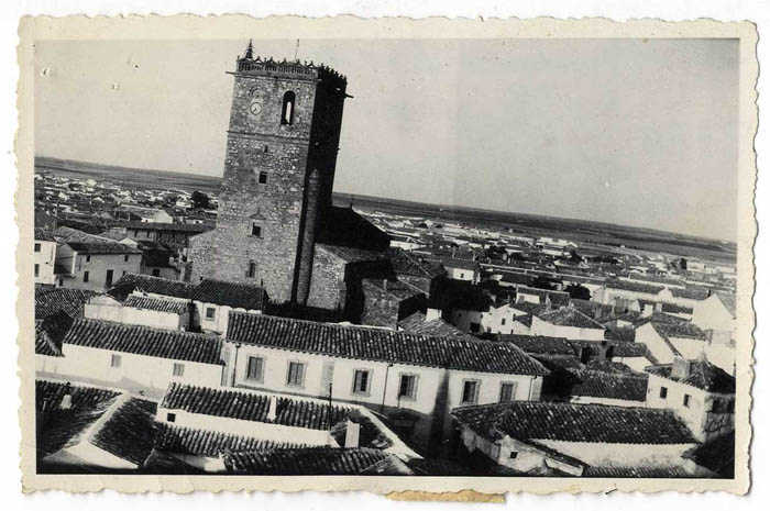 Quintanar de la Orden. Caserío e iglesia. 1960( P-785)