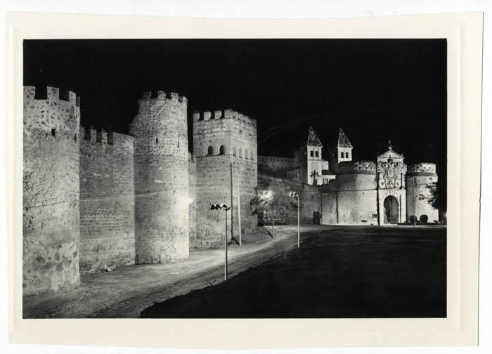 Toledo. Muralla y puerta de Bisagra. 1962 (P-1154)