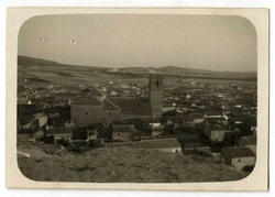 El Romeral. Vista del caserío e iglesia. Hacia 1945 (P-248)