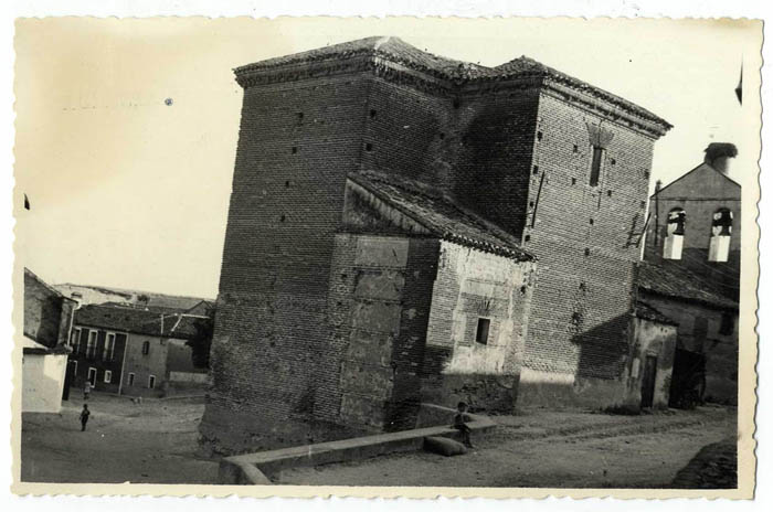 Montearagón. Iglesia de San Miguel Arcángel. 1959 (P-543)