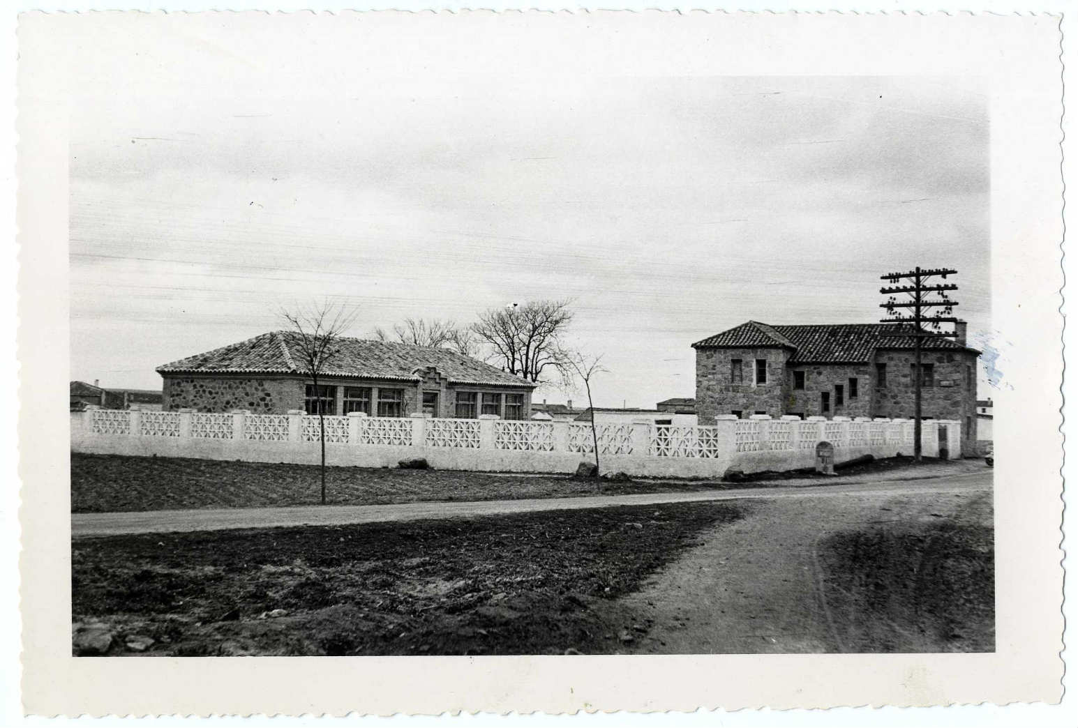 Burguillos de Toledo. Escuelas. Hacia 1960. (P-42)