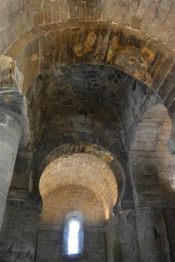 E. DETALLE BÓVEDA DE CAÑÓN Y ALTAR